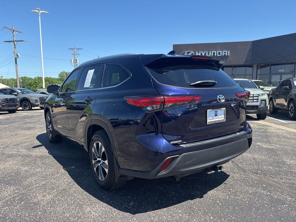 Used 2022 Toyota Highlander XLE AWD/4WD image 13