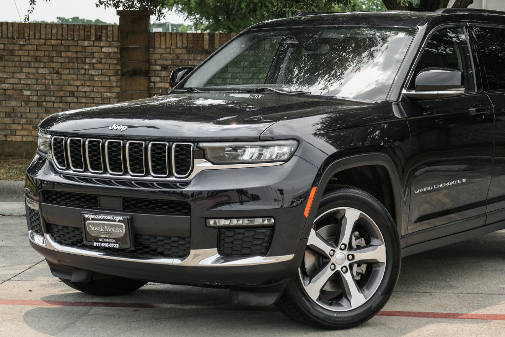 Used 2023 Jeep Grand Cherokee L Limited AWD/4WD image 12