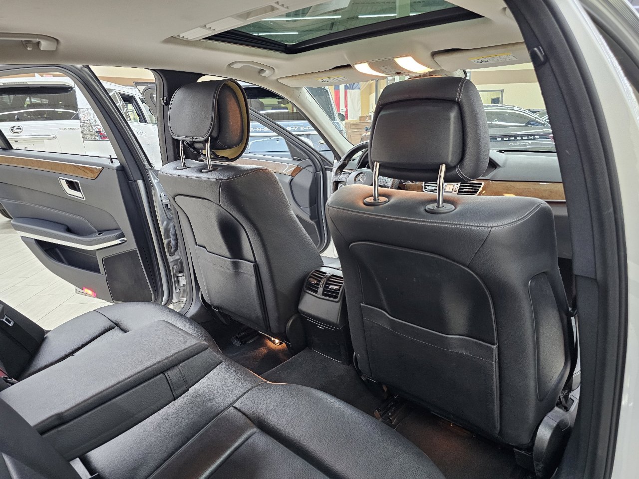 Used 2014 Mercedes-Benz E 350 Sedan image 25