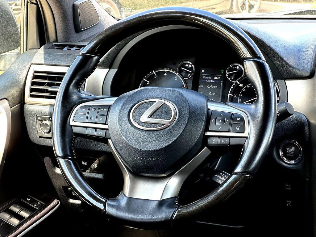 Used 2020 Lexus GX 460 Luxury w/ Accessory Package AWD/4WD image 31