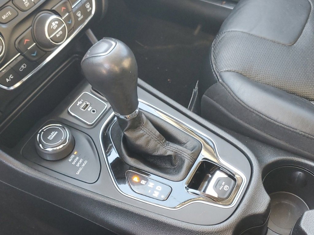 Used 2020 Jeep Cherokee Limited image 25