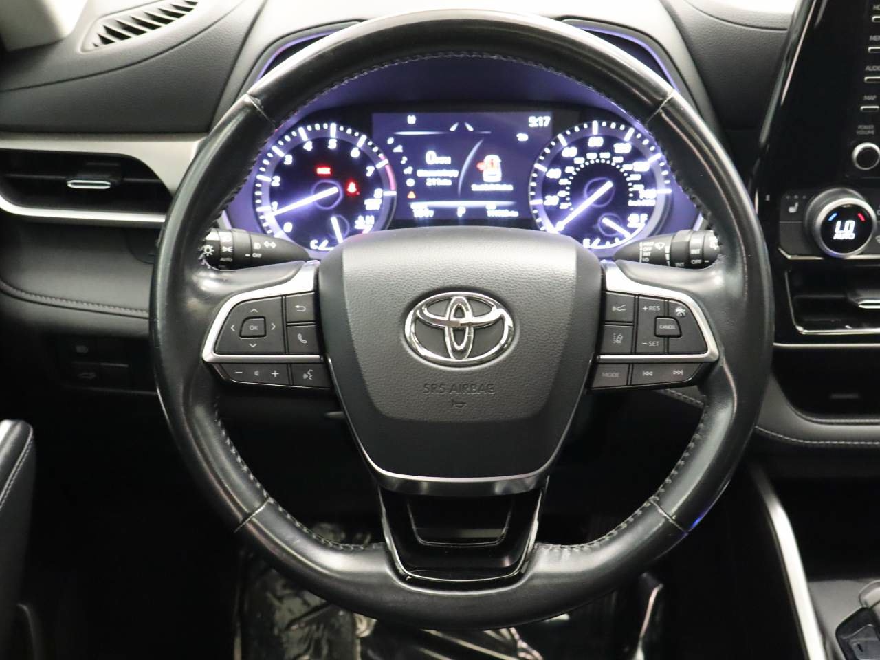 Used 2021 Toyota Highlander XLE FWD image 13