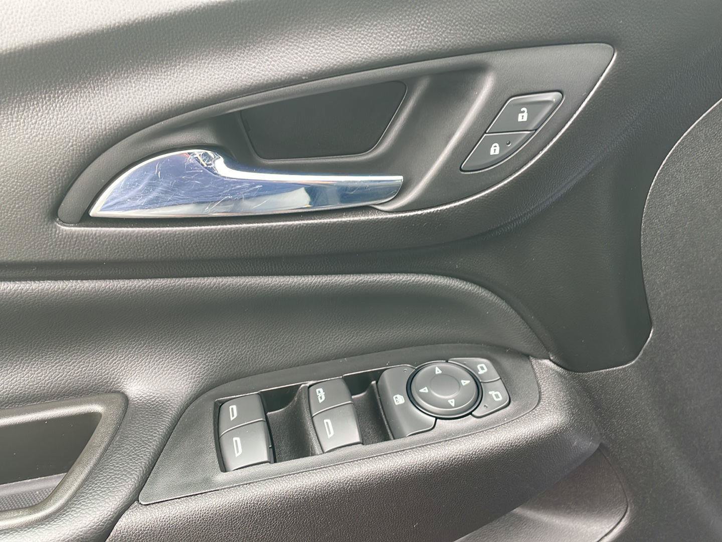 Used 2019 Chevrolet Equinox LT FWD image 12