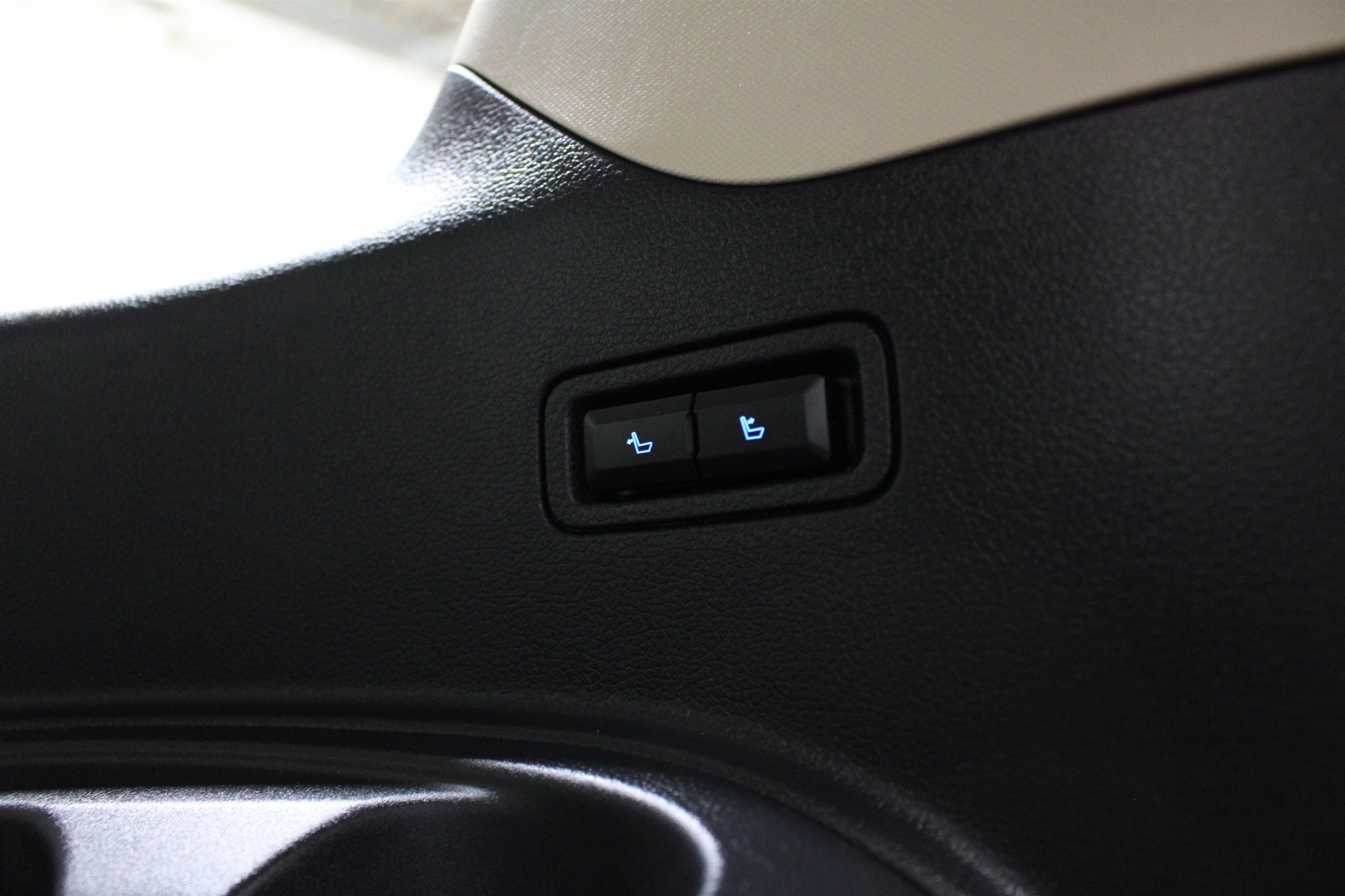 Used 2024 Ford Expedition Limited image 25