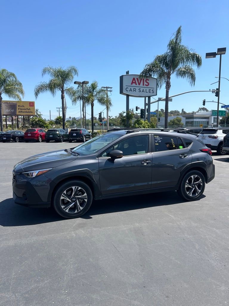 Used 2025 Subaru Crosstrek 2.0i Premium image 3