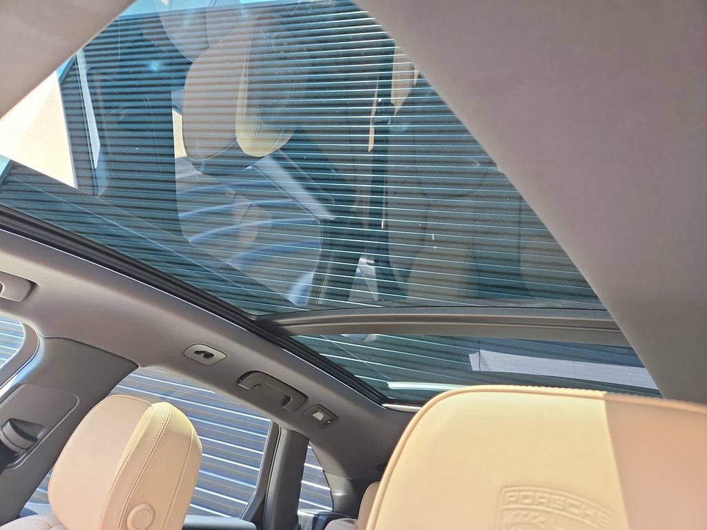 Certified 2026 Porsche Macan AWD/4WD image 15