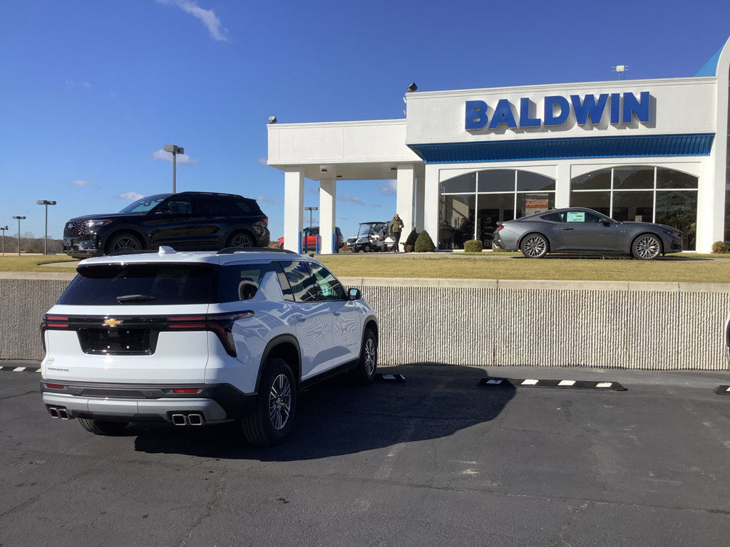 Used 2025 Chevrolet Traverse LT image 7