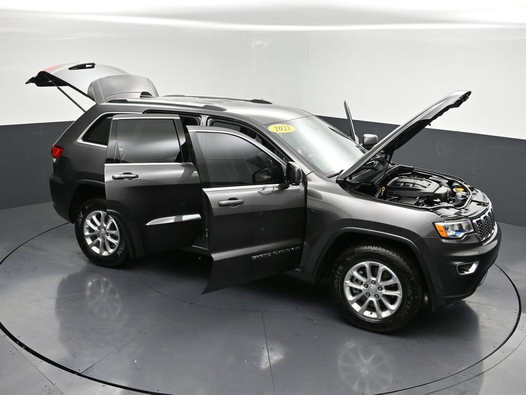 Used 2021 Jeep Grand Cherokee Laredo X image 32