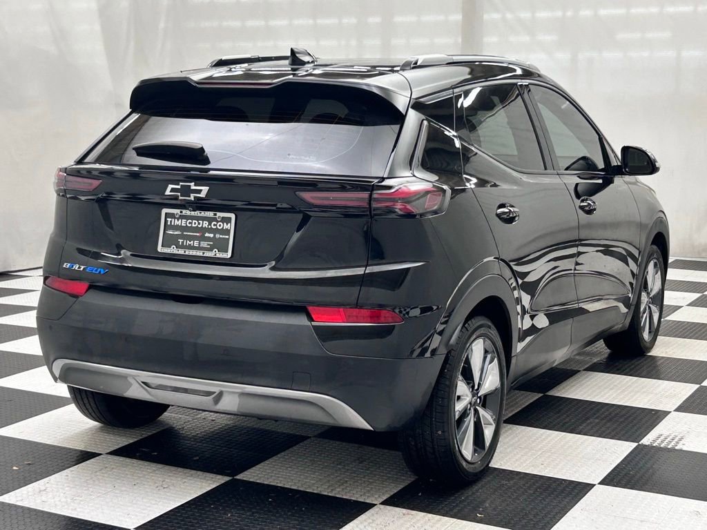 Used 2022 Chevrolet Bolt EUV LT w/ Convenience Package image 5