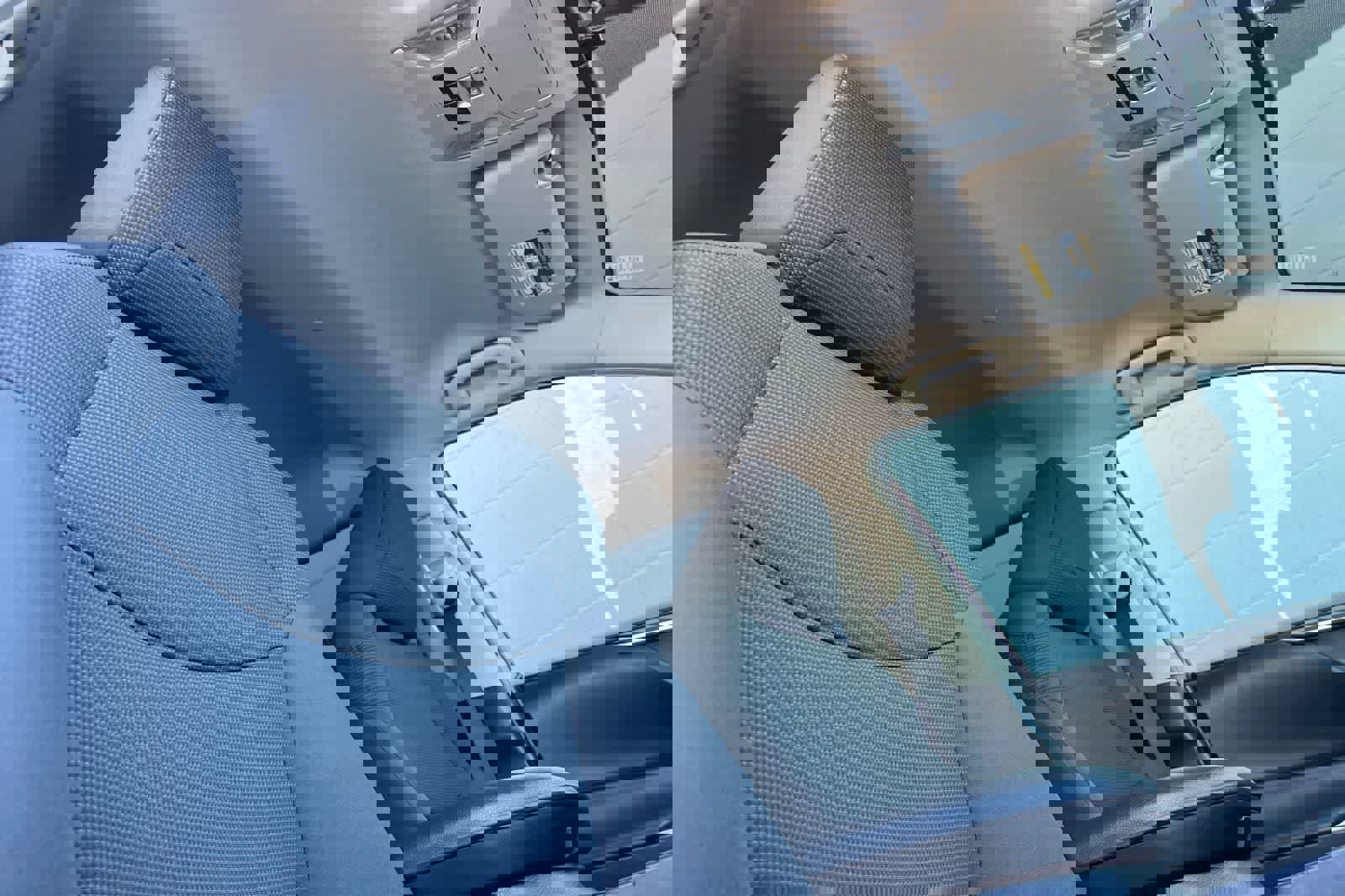 Used 2021 Toyota RAV4 LE image 19