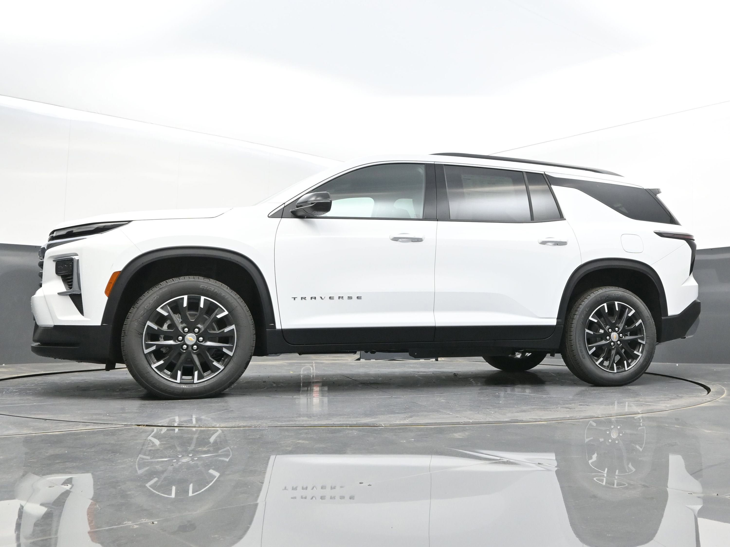 New 2026 Chevrolet Traverse LT w/ Sun and Wheel Package FWD image 36