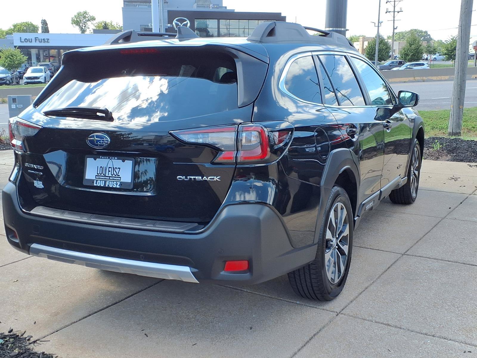 Used 2025 Subaru Outback Limited AWD/4WD image 2