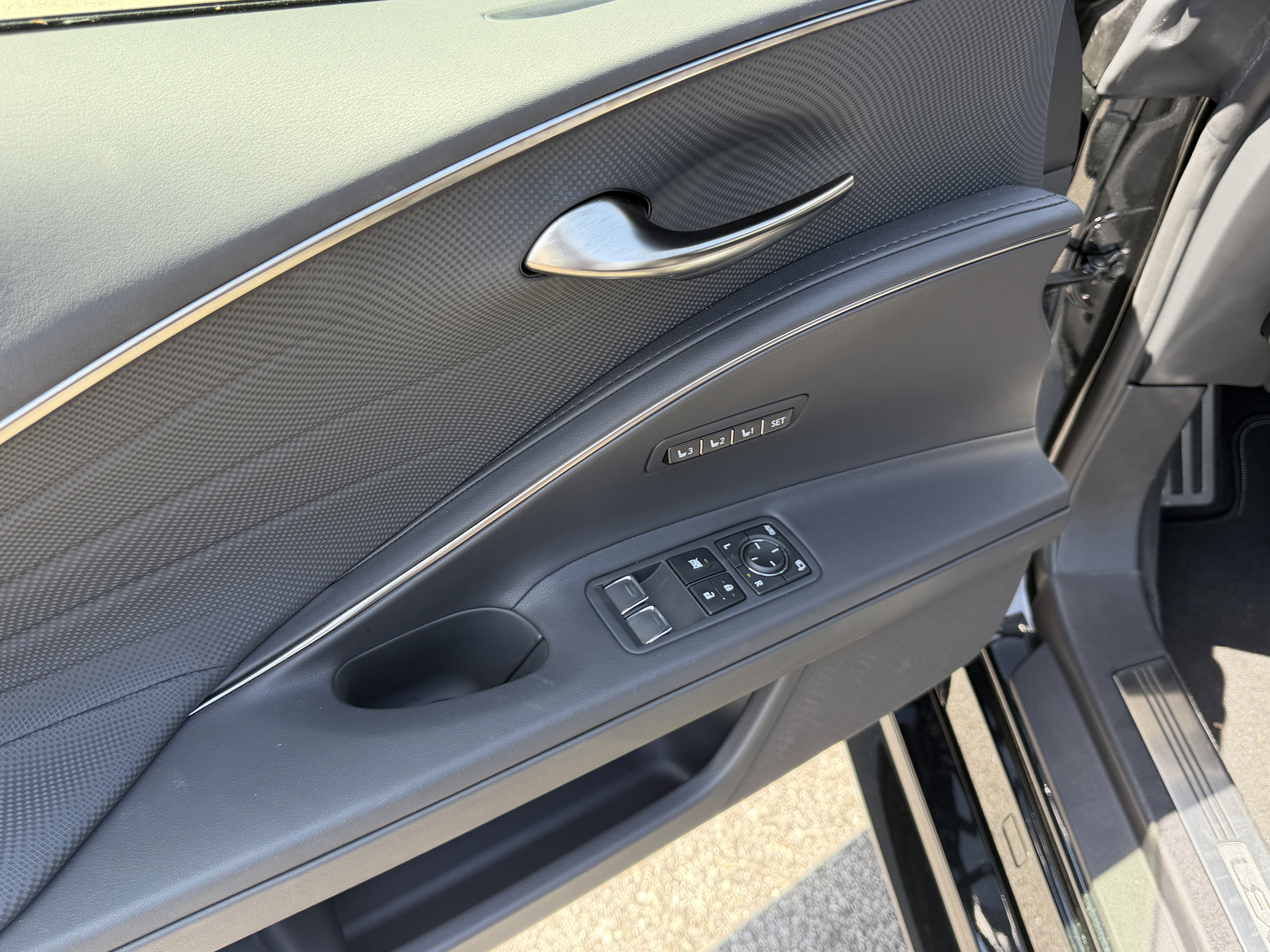 Used 2025 Lexus LC 500 Convertible w/ Touring Package image 21