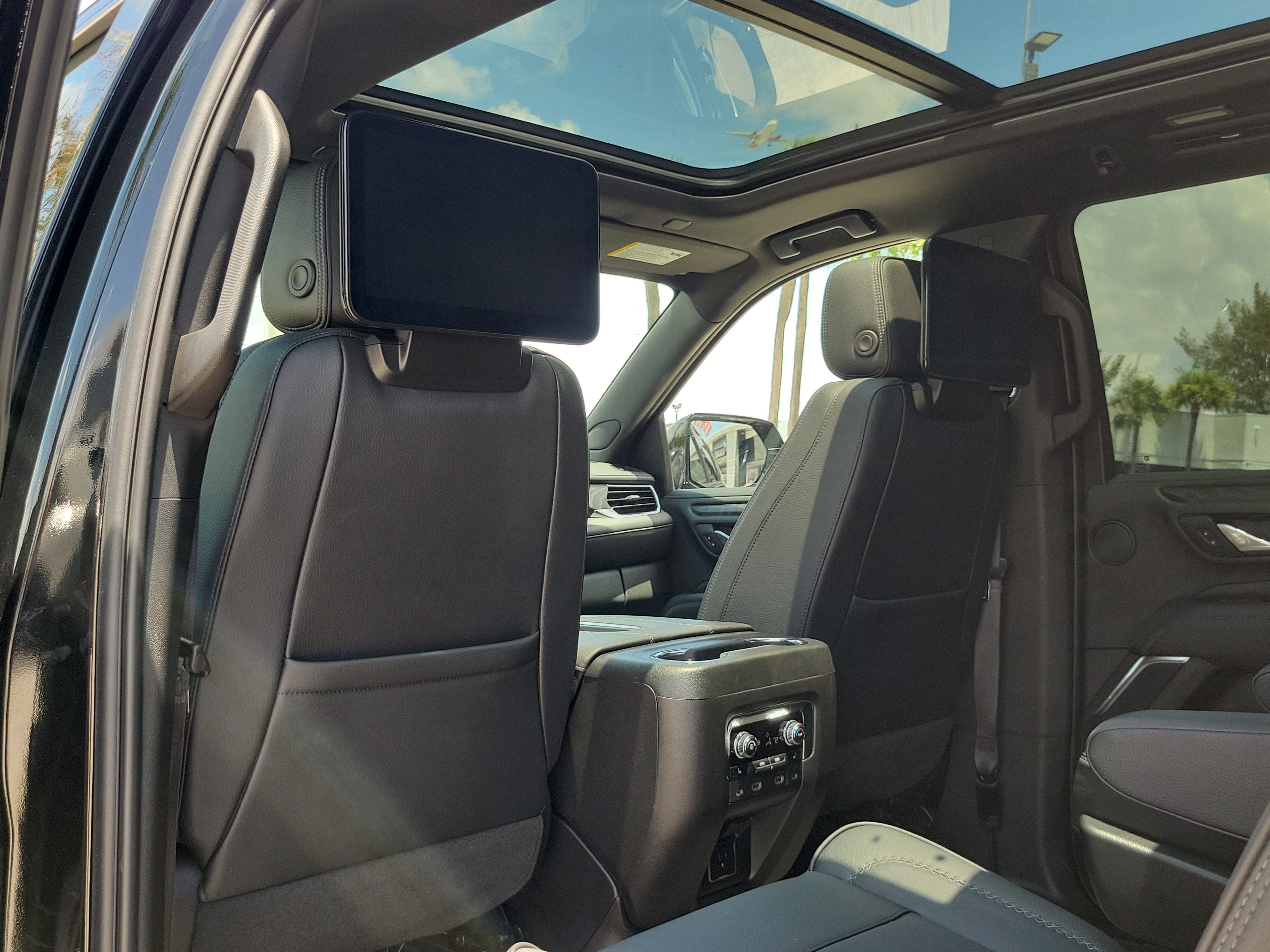 Used 2024 GMC Yukon XL Denali w/ Advanced Technology Package AWD/4WD image 15
