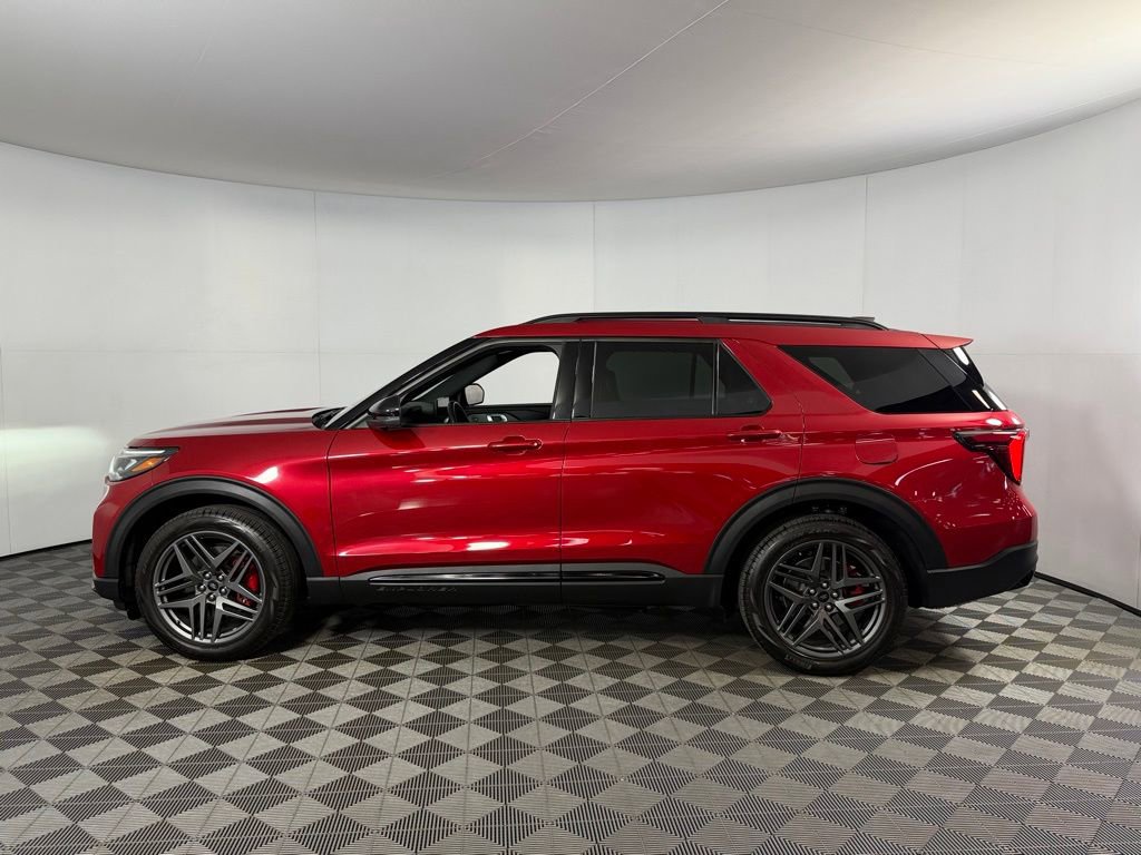 Used 2025 Ford Explorer ST image 11