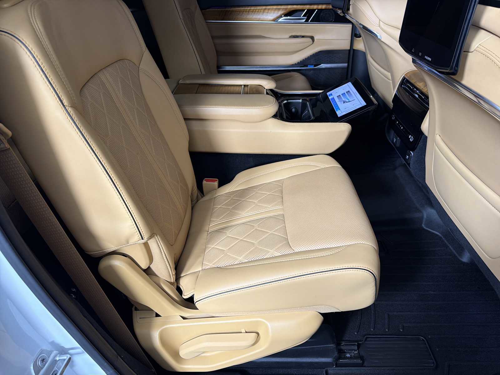 Used 2022 Jeep Grand Wagoneer Series III w/ Rear Seat Video Group 1 image 14