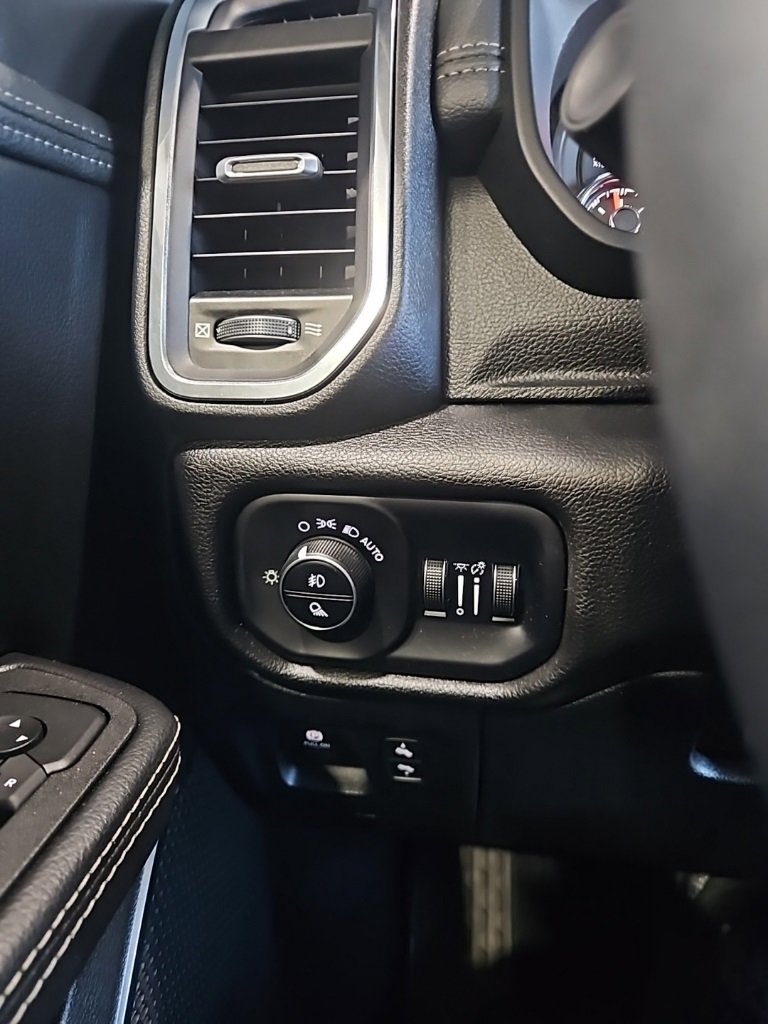Used 2025 RAM 1500 Laramie image 37