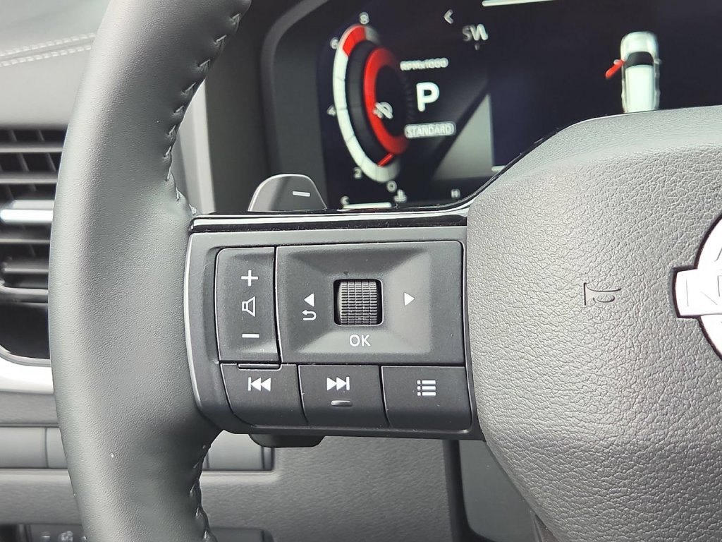 Used 2025 Nissan Rogue SL FWD image 18