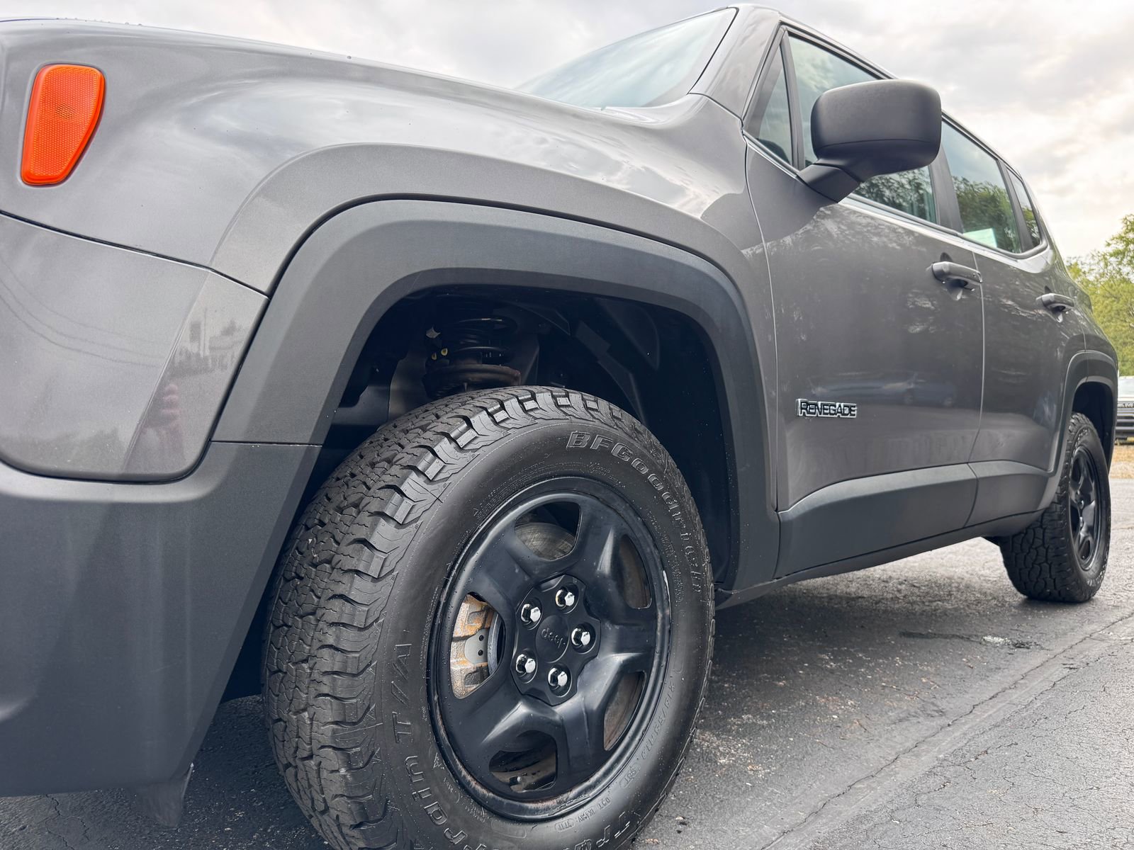 Used 2017 Jeep Renegade Sport w/ Power & Air Group image 2