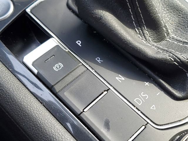 Used 2021 Volkswagen Tiguan SE AWD/4WD image 18