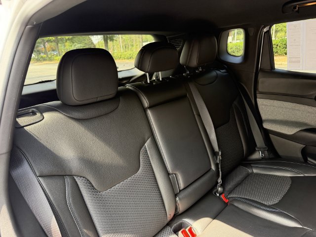 Used 2025 Jeep Compass Latitude AWD/4WD image 27