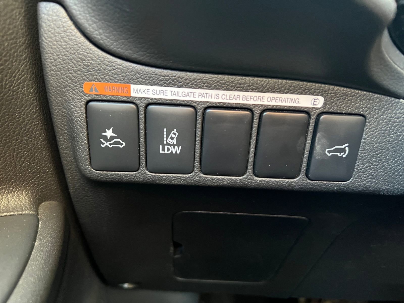 Used 2020 Mitsubishi Outlander SE image 25