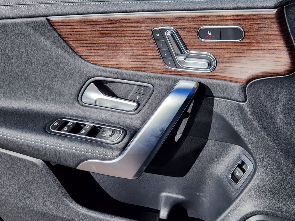 New 2025 Mercedes-Benz CLA 250 4MATIC image 22