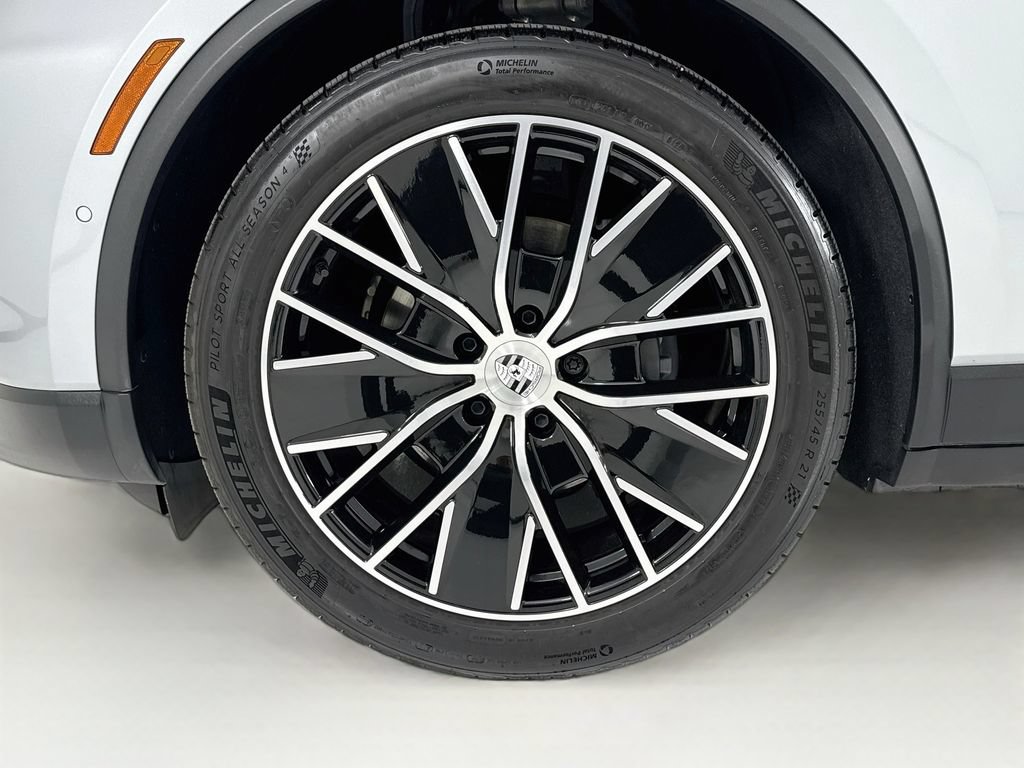 Certified 2025 Porsche Macan Electric RWD image 33