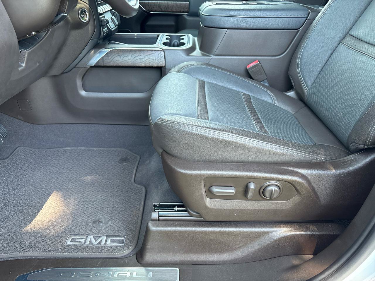 Used 2021 GMC Sierra 3500 Denali w/ Technology Package AWD/4WD image 14
