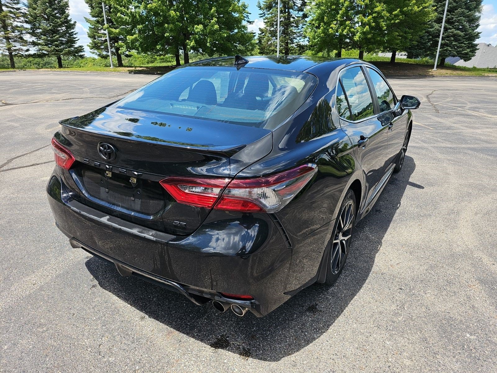 Used 2024 Toyota Camry SE FWD image 6
