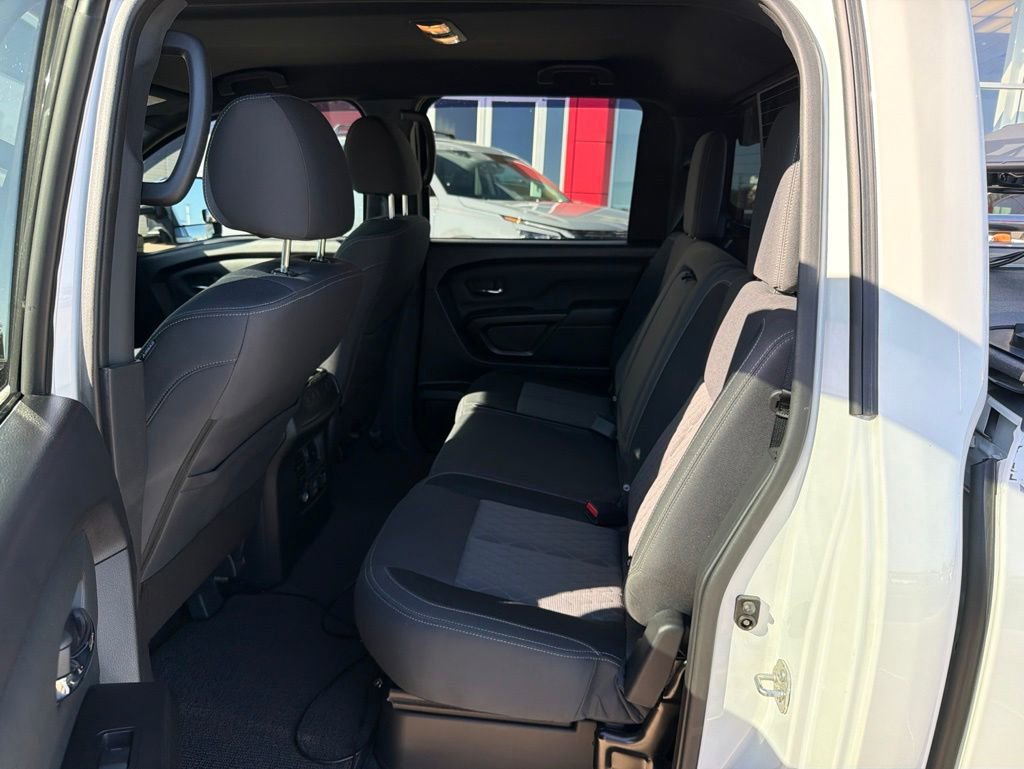 Used 2023 Nissan Titan SV w/ SV Convenience Package RWD image 9