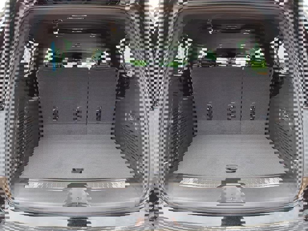 New 2025 Chevrolet Suburban Premier image 7