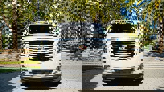 Used 2019 Cadillac Escalade ESV Premium Luxury image 7