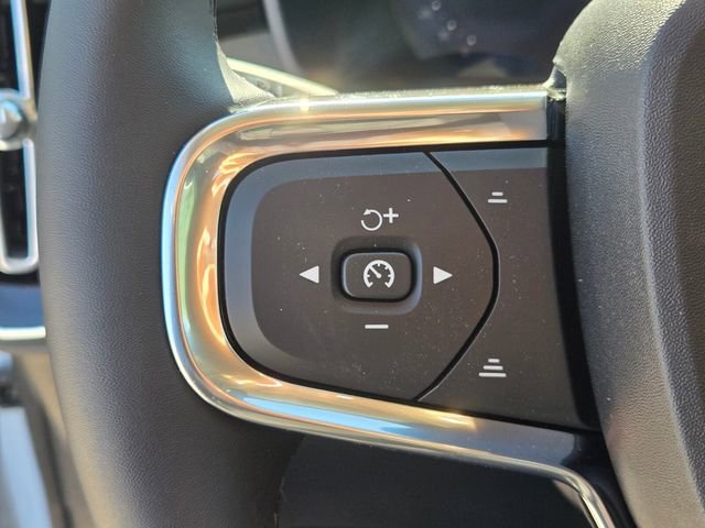New 2026 Volvo XC40 B4 Core w/ Climate Package FWD image 25
