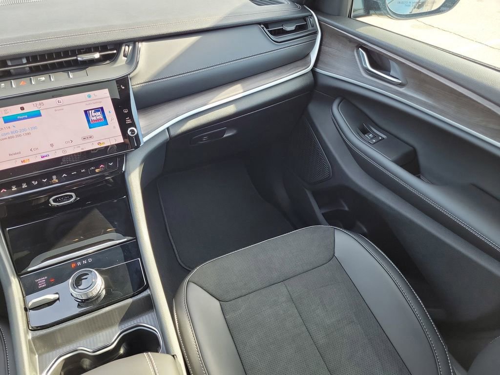 New 2026 Jeep Grand Cherokee Altitude image 10