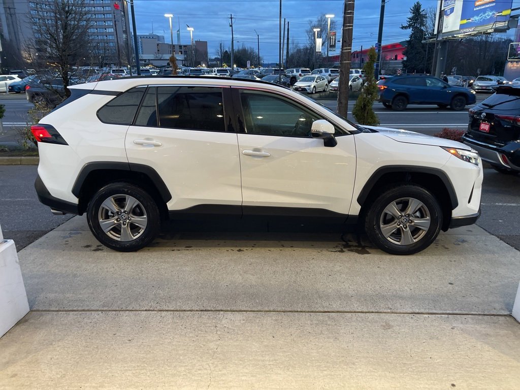 Used 2025 Toyota RAV4 XLE image 5