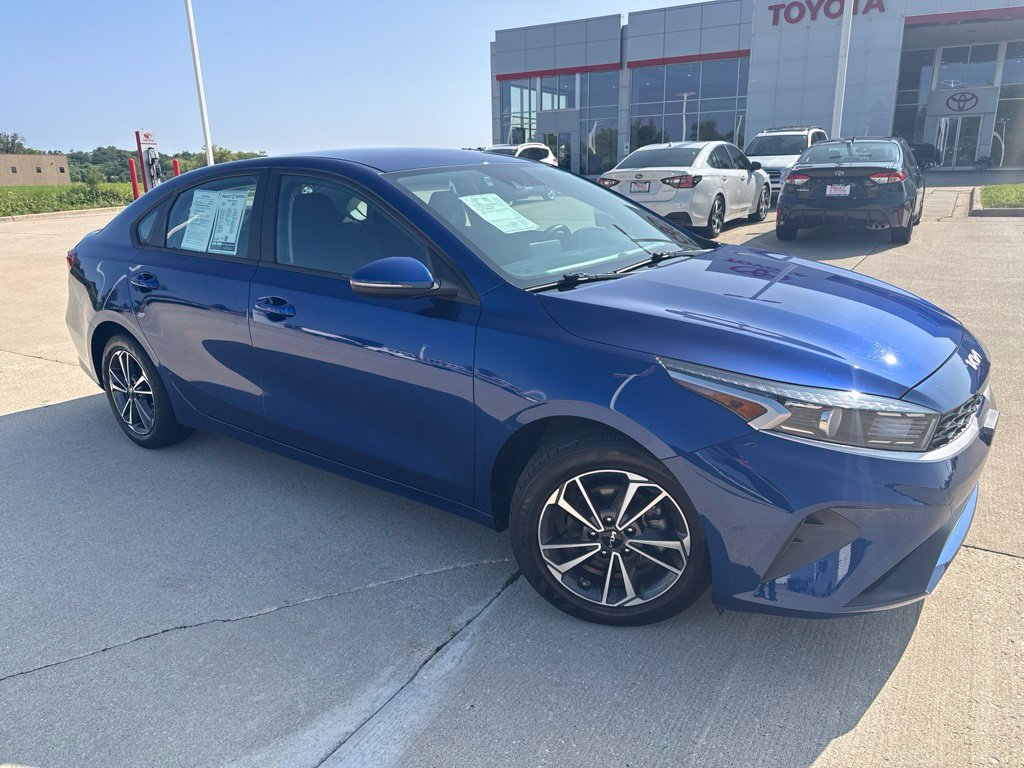 Used 2023 Kia Forte LXS w/ LXS Technology Package FWD image 2