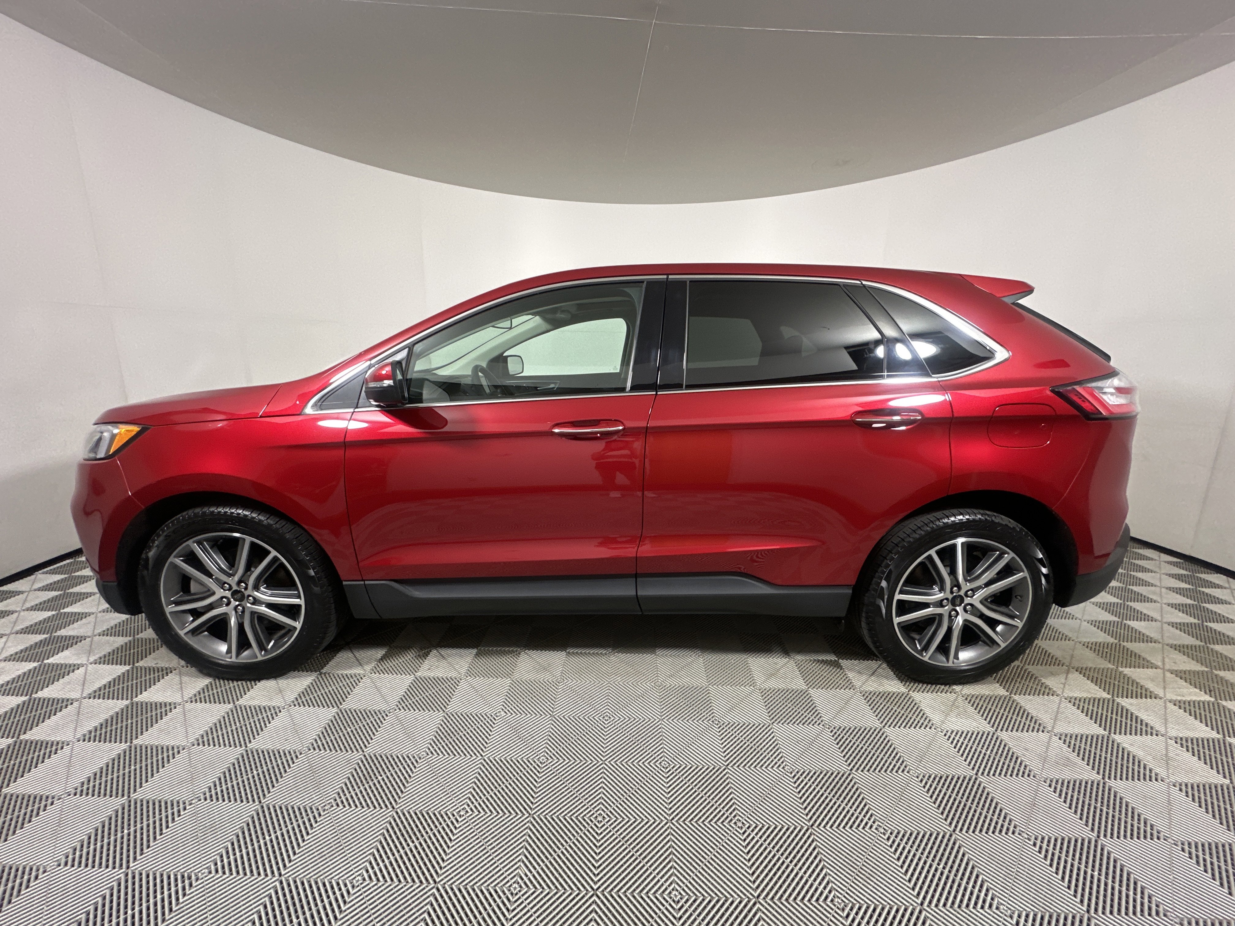 Certified 2024 Ford Edge Titanium image 4