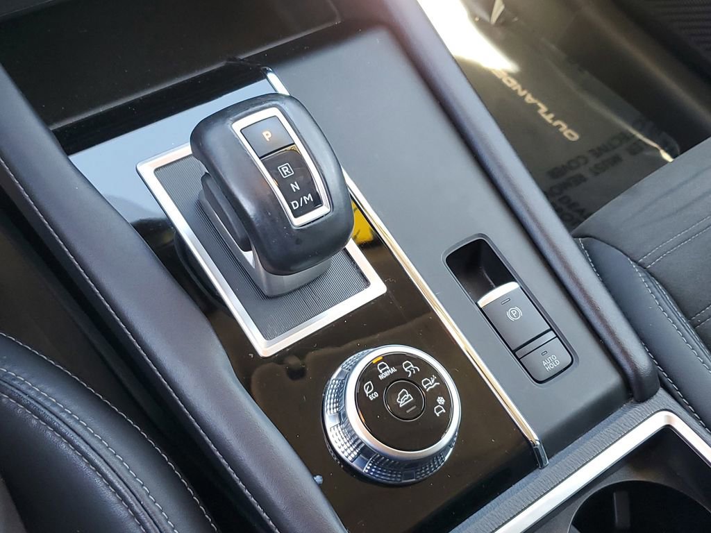 Used 2023 Mitsubishi Outlander SE image 30