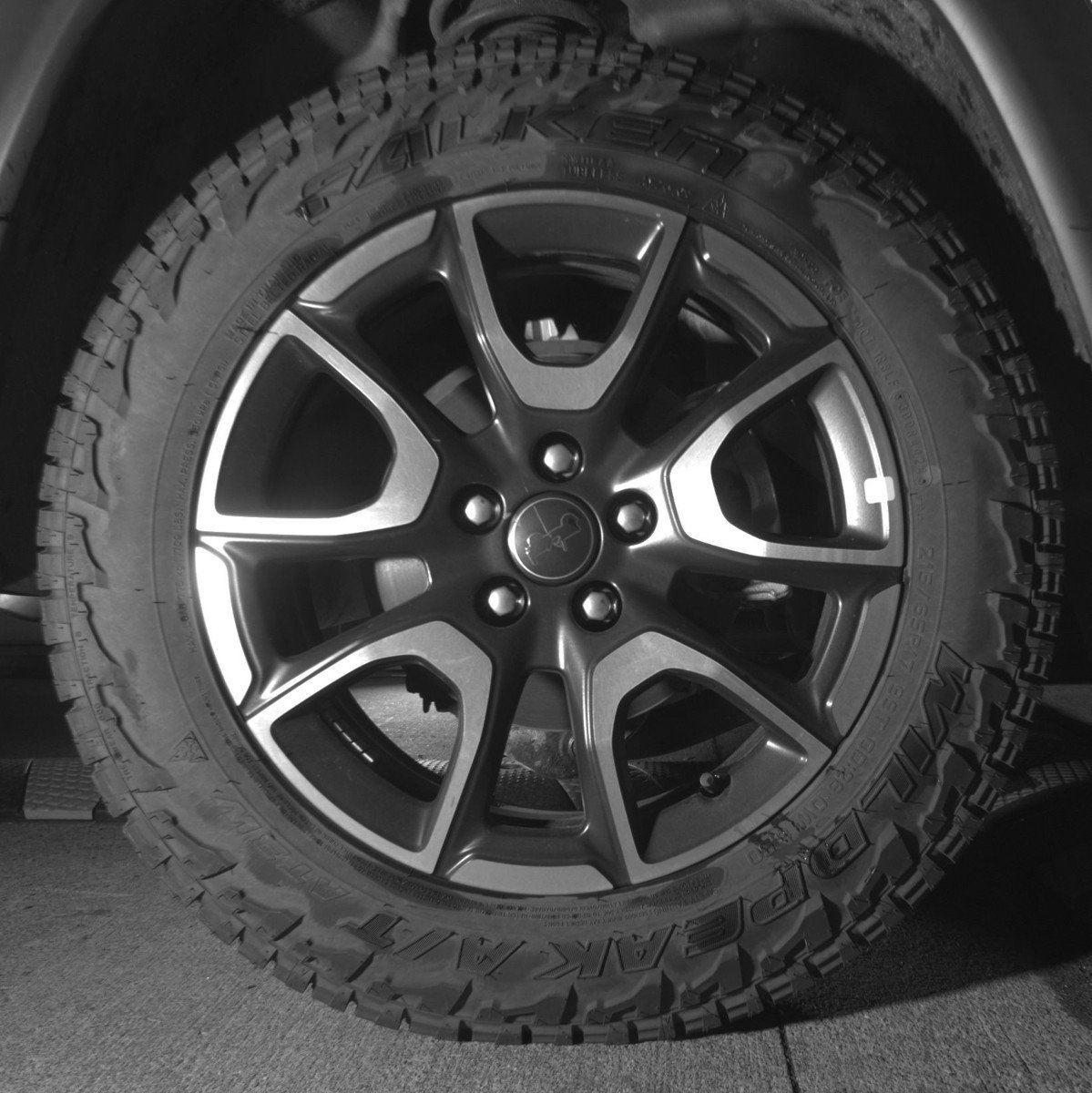Used 2025 Jeep Compass Trailhawk AWD/4WD image 15