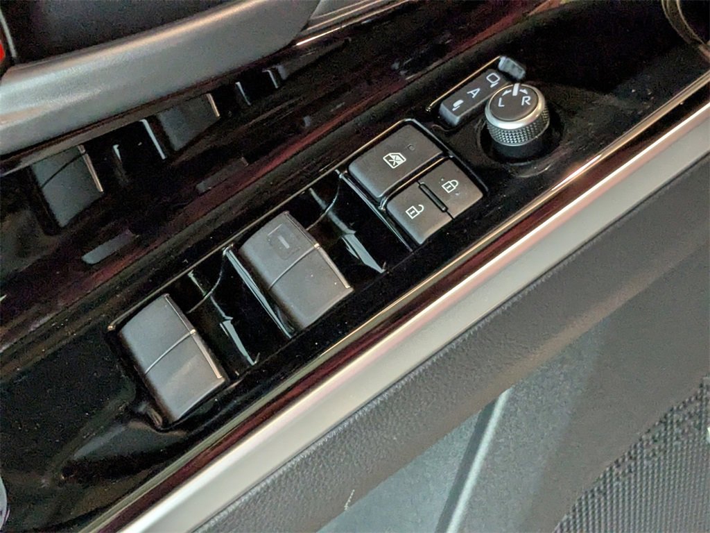 Used 2025 Subaru Solterra Limited w/ Limited Convenience Package image 17