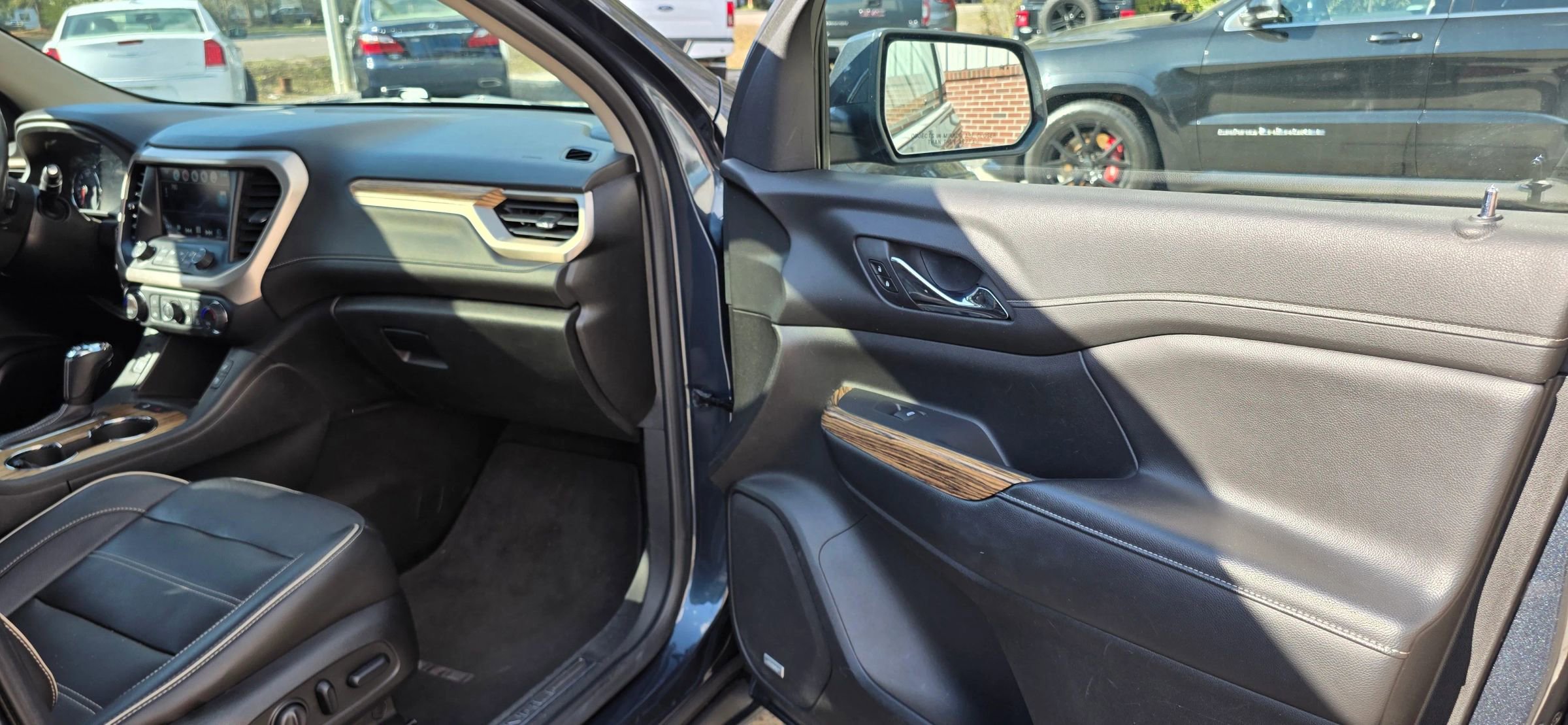 Used 2019 GMC Acadia Denali image 15