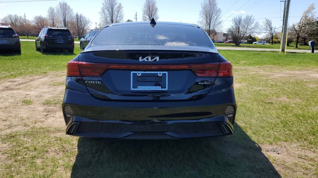 Used 2022 Kia Forte GT-Line w/ GT-Line Premium Package FWD image 4