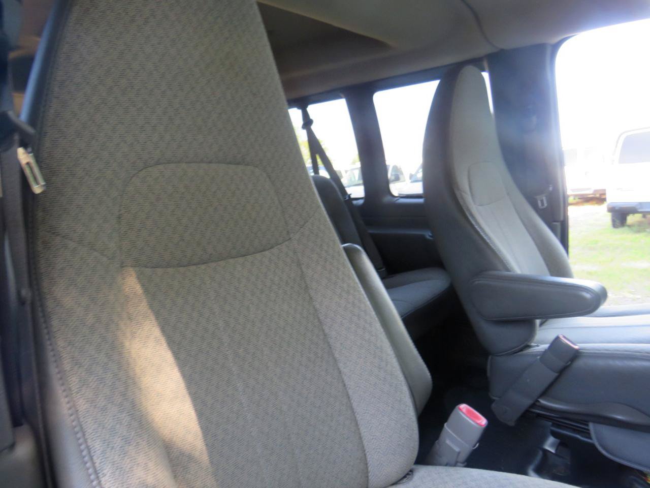 Used 2011 Chevrolet Express 3500 LS RWD image 17