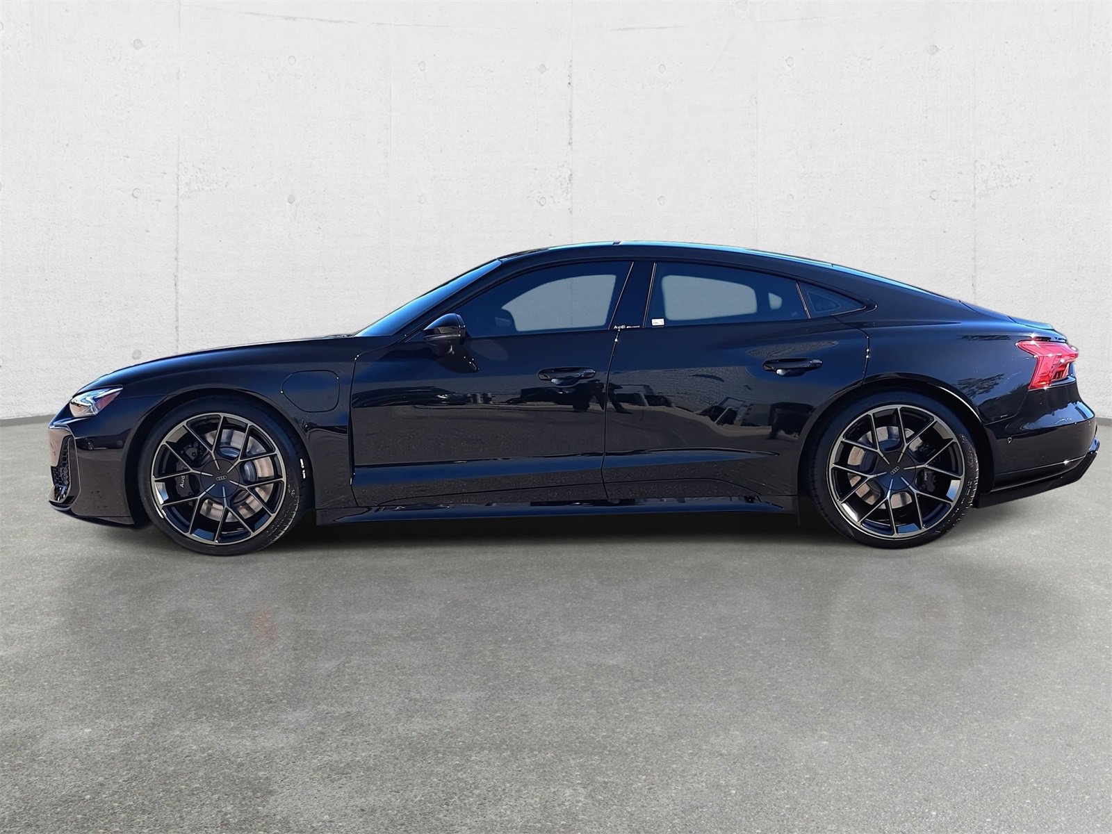 Used 2025 Audi RS e-tron GT performance w/ 21" Wheel Package image 8