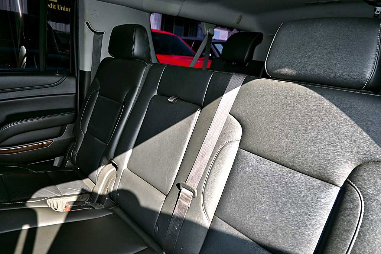 Used 2019 Chevrolet Suburban LT image 12