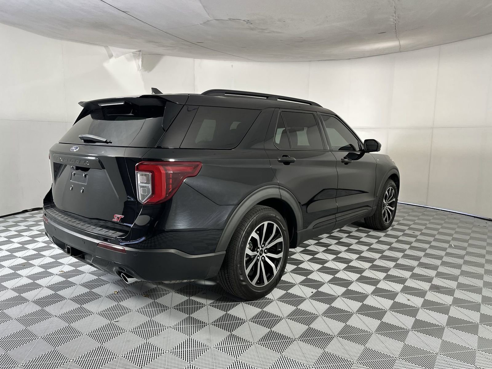 Used 2022 Ford Explorer ST-Line w/ Class IV Trailer Tow Package RWD image 8