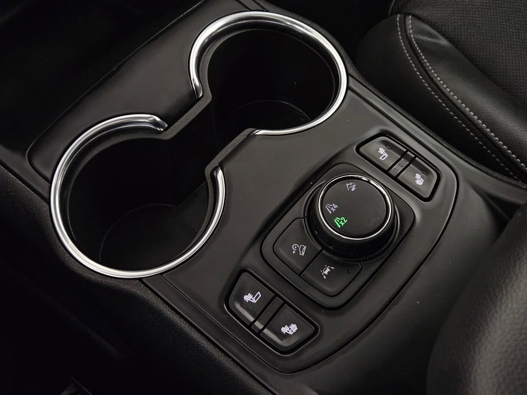 Used 2024 GMC Terrain SLT w/ Elevation Edition image 15