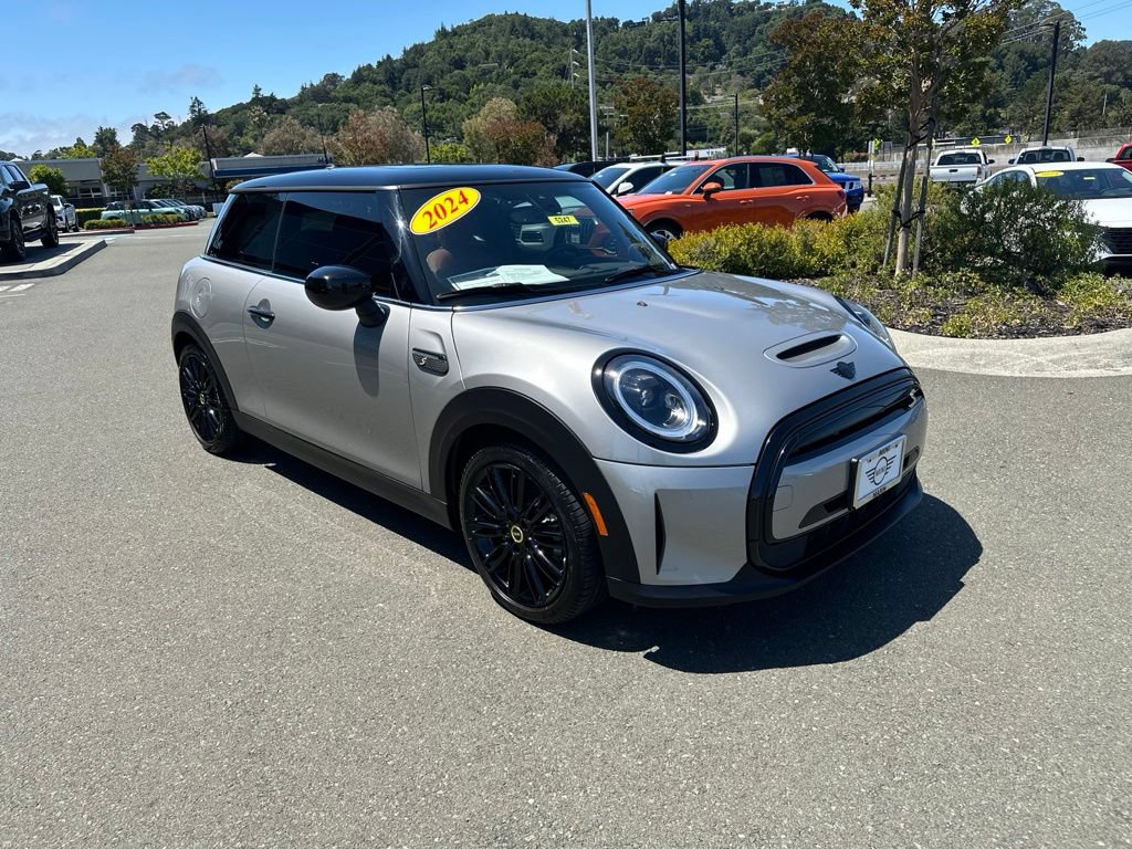 Used 2024 MINI Cooper SE w/ Signature Upholstery Package FWD image 8