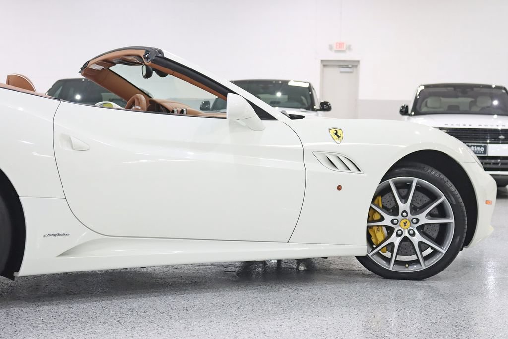 Used 2011 Ferrari California RWD image 13